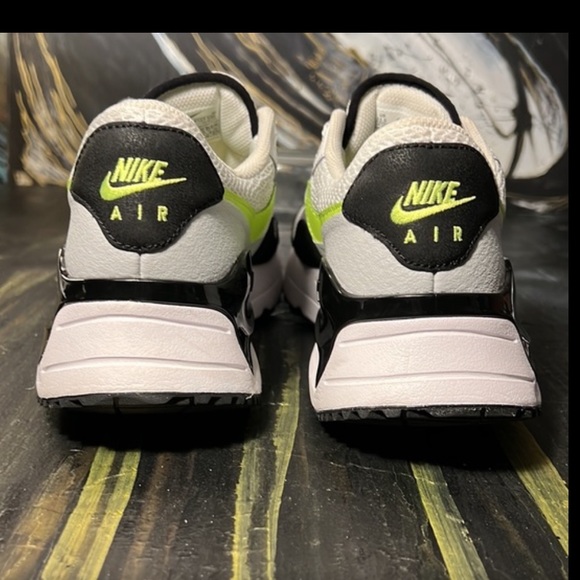 NIKE // AIR MAX // SYSTM // MENS 11.5 - Picture 3 of 5